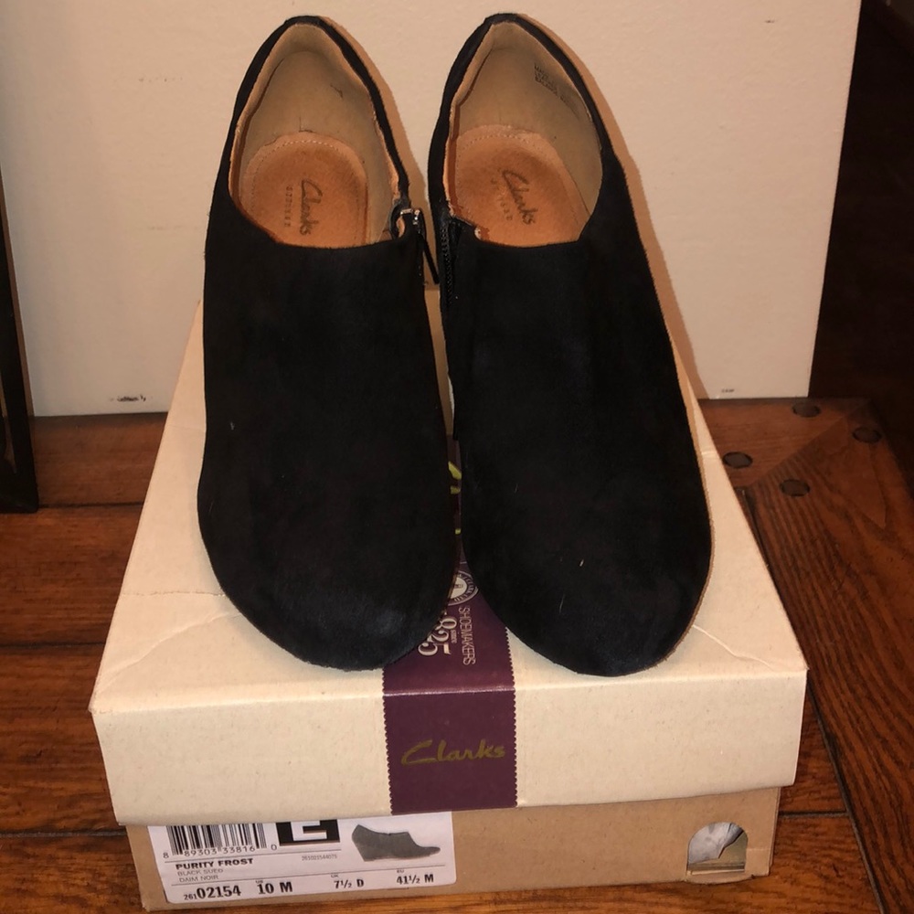 Clark’s Purity Frost Black Suede Size 10